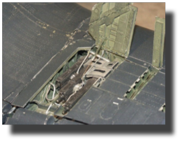 F4U-1. Gun installation. Front gun bay door, feed chutes, ammunition boxes. Scratch built in metal by Rojas Bazán.