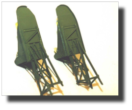 Boeing B-17 G. Pilot's and copilot's seats. Scratch built in metal by Rojas Bazán. 1:15 scale. Boeing B-17 G. Pilot's and copilot's seats. Scratch built in metal by Rojas Bazán. 1:15 scale.