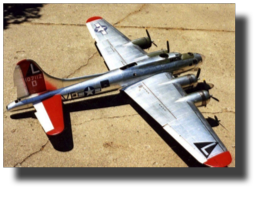 Boeing B-17 G. Scratch built in metal by Rojas Bazán. 1:15 scale. Boeing B-17 G. Scratch built in metal by Rojas Bazán. 1:15 scale.