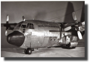 Lockheed C-130 Hercules. Scratch built in metal by Rojas Bazán. Scale 1:24. Electrical system for propellers and lights. Made in 1988.